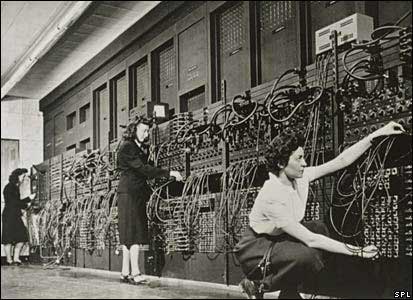 Frances Bilas Spence con el cableado del ENIAC