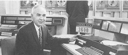 William C. Norris en la consola de un CDC 3600, 1964