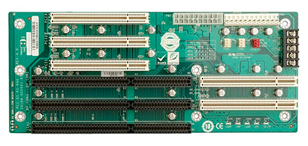 Panel de conexión con diferentes tipos de conectores