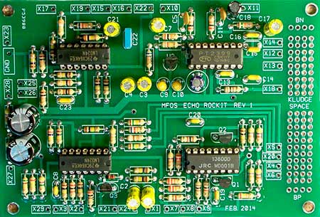 Placa de circuito impreso con componentes