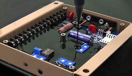 Cubriendo un circuito con resina de encapsulación
