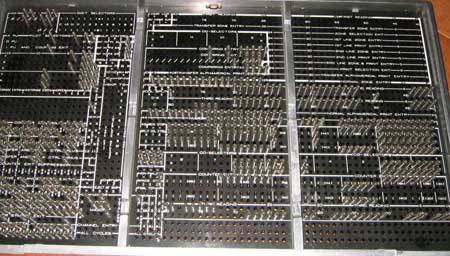 Panel de conexiones de un IBM 402